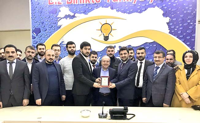 Gençlik Kollarında Devir-Teslim