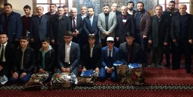 Ezan ve Kur’an Okumak İçin Yarıştılar