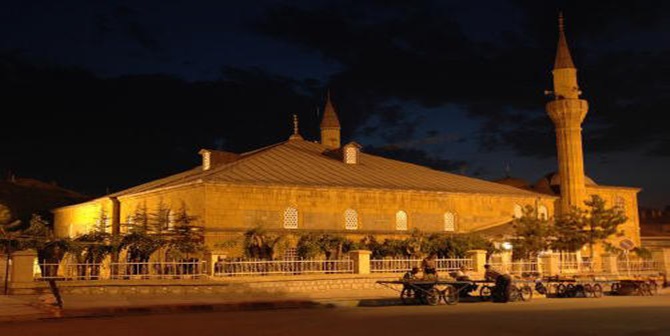 Üç Aylar Başlıyor