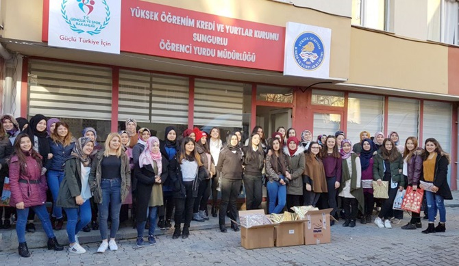 Öğrenciler, Harçlıkları Öğrenciler İçin Harcadı