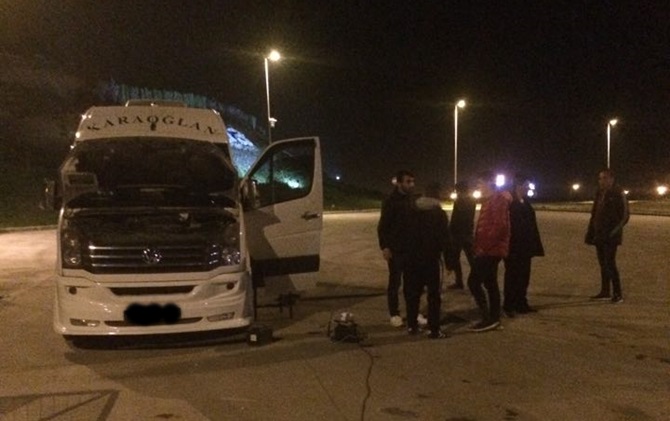 Kırmızı- Şimşekler Yolda Kaldı