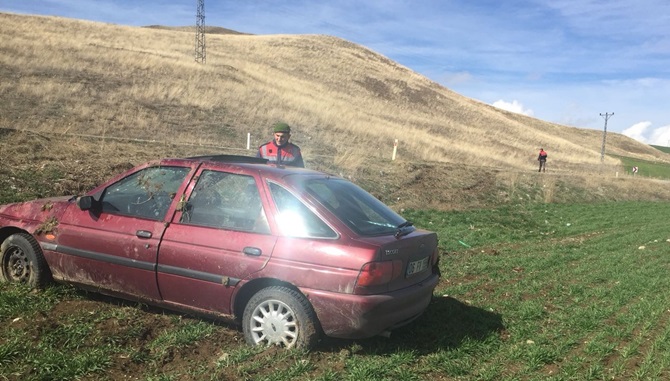 Otomobil Tarlaya Uçtu