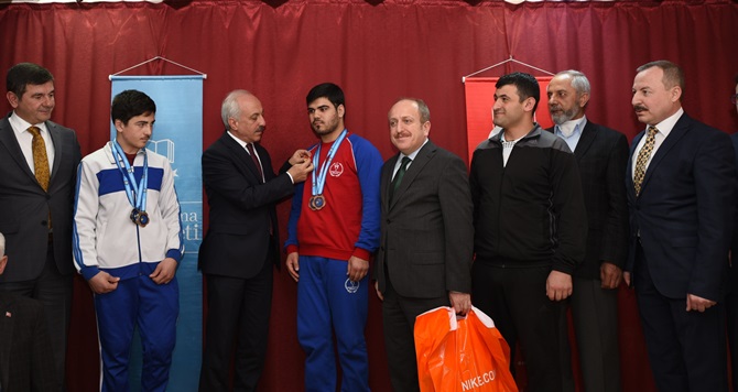 Başarılı Sporcuları Ödüllendirdiler