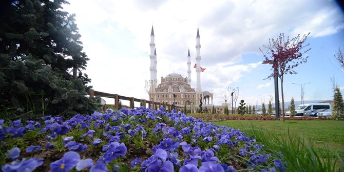 Üç Aylar Başlıyor