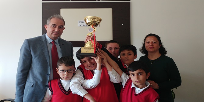 İsmail Kakaç İlkokulu Kupaya Doymuyor