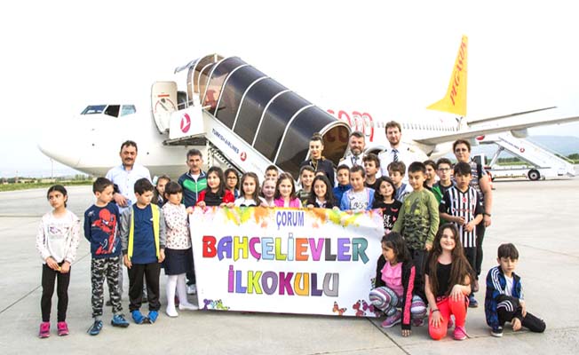 İlk Defa Uçak Gördüler