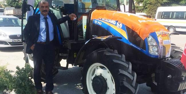 Başvuruya Traktörüyle Gitti