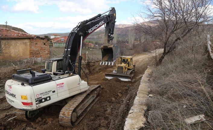 4 Köyün Yolu Yapılıyor