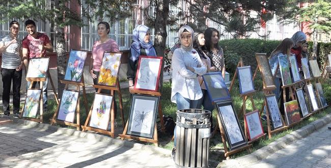 Birlikte Resim Sergisi Açtılar
