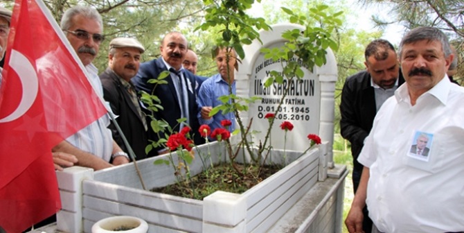 Eski Başkan Mezarı Başında Anıldı