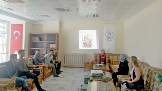 Mutluluğu Tartıştılar