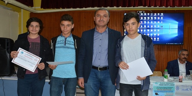 Öğrencilere Mezuniyet Töreni