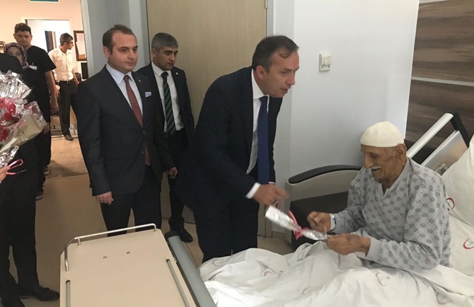 Ceylan’dan, Hastalara Moral Ziyareti