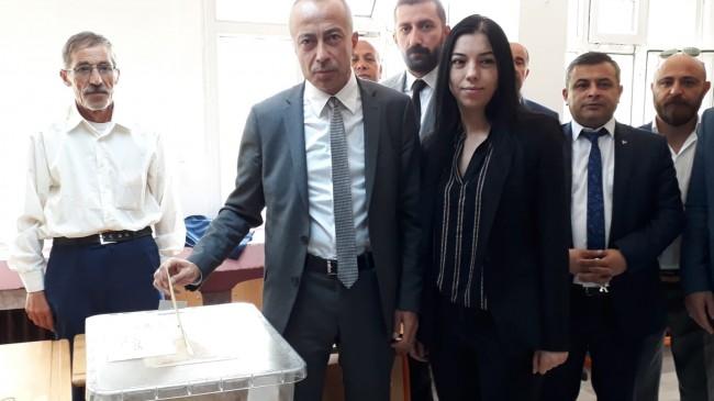 Aras, Oyunu Atatürk İlkokulu’nda Kullandı