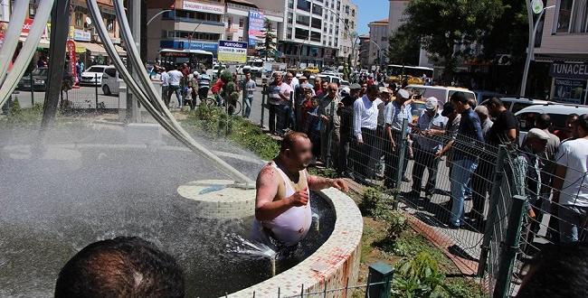Kendini Yakmaya Kalktı