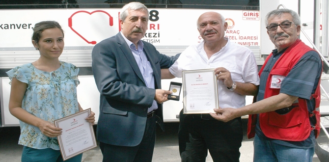 Kan Bağışçıları Ödüllendirildi