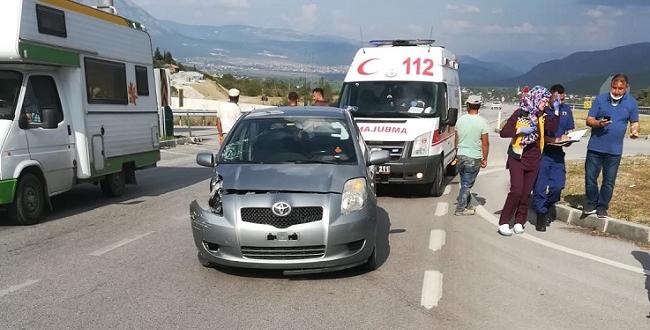 Otomobiller Çarpıştı: 5 Yaralı