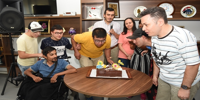 Toplu Doğum Günü Yaptılar