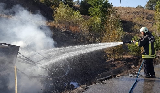 Kaza Yapan TIR Alev Aldı