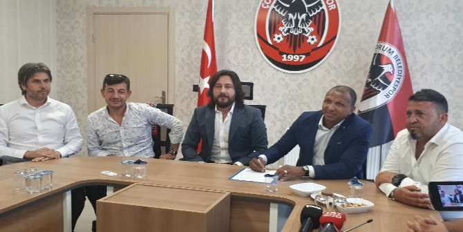 Mehmet Aurelio Belediyespora İmzayı Attı