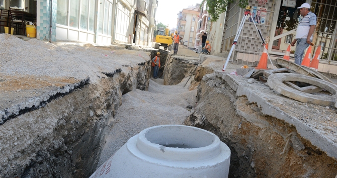 Belediye Hat Yenilemeye Devam Ediyor