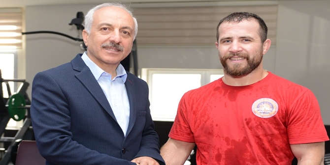 Belediye’den Fatih Erdin’e Ödül Töreni