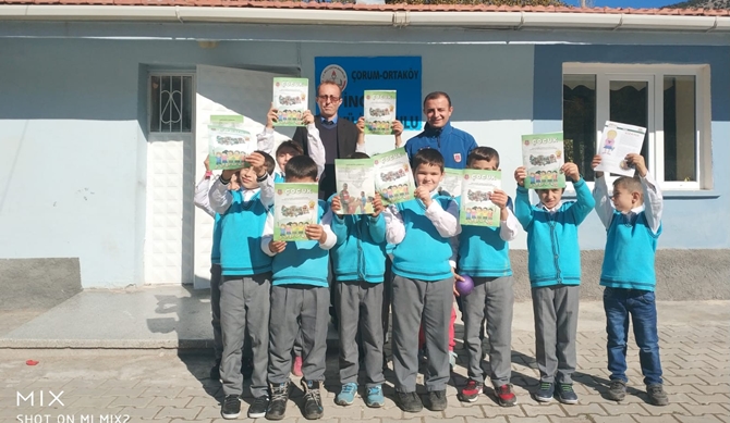 Jandarma Kitap Sevgisini Aşılıyor