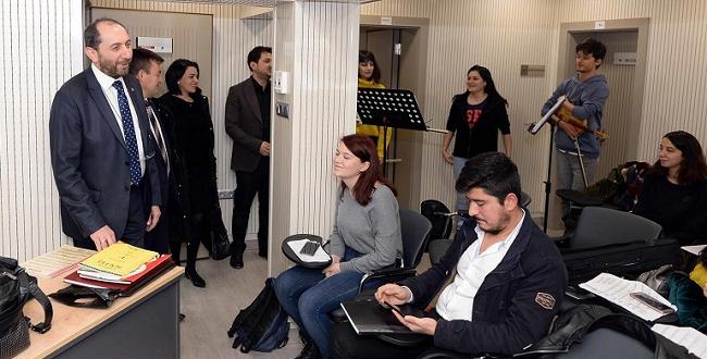 Resim ve Müzik Atölyelerini Gezdi