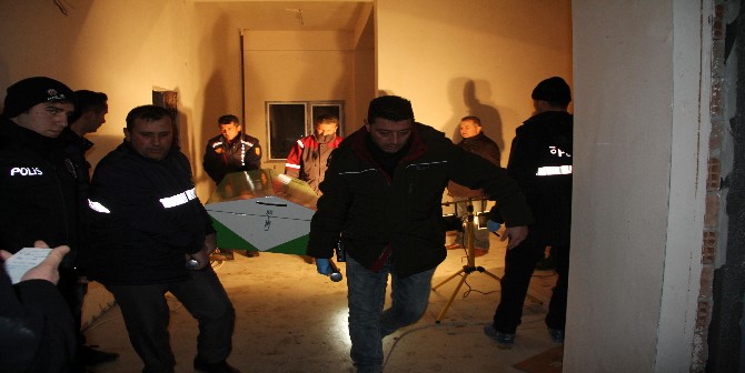 Asansör Boşluğuna Düşen İşçiler Hayatını Kaybetti