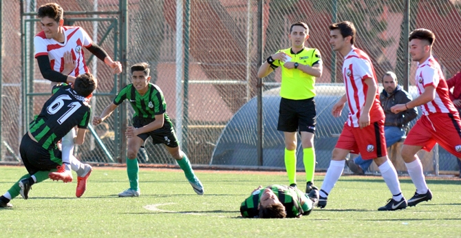 Burası Futbol Sahası mı? Ring mi?