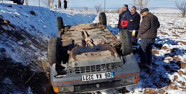 Otomobil Şarampole Devrildi: 2 Yaralı