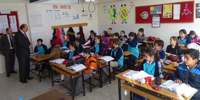 Köy Okullarına Ziyaret Etti