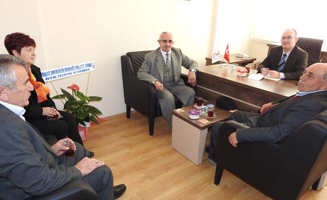 Emeklilerden Kızılay’a Destek