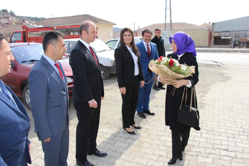 Bayan Çiftçi’den Bayat Ziyareti