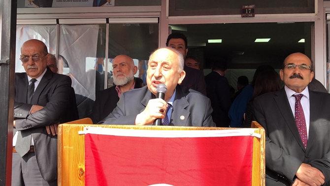Kavuştu, Büyük Konuştu
