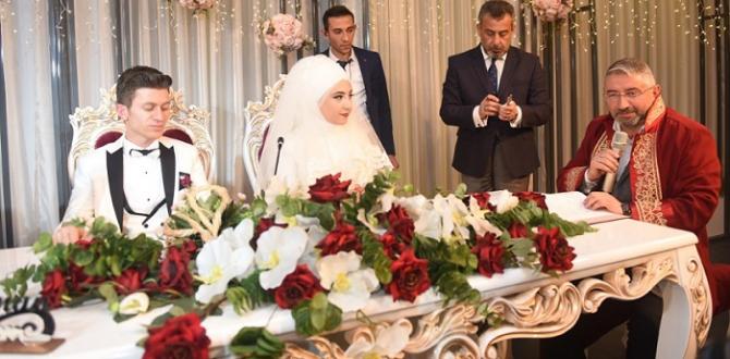 Aşgın, İlk Nikahını Kıydı