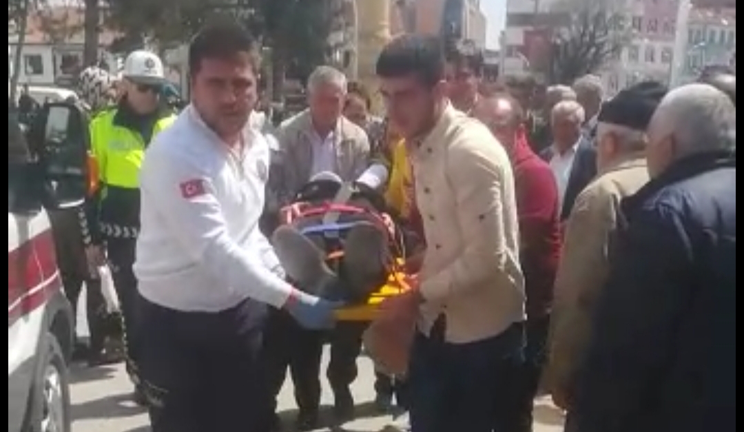 Yaşlı Adam Yolda Yürürken Aniden Bayıldı