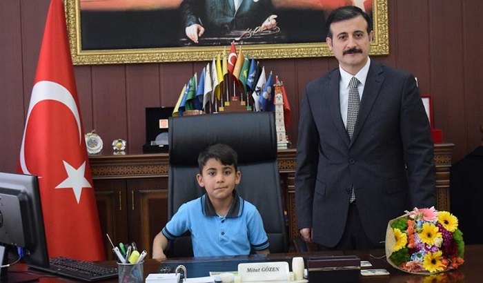 Koltuğu Çocuklara Bıraktı