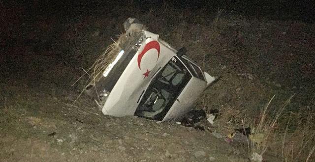 Otomobil Şarampole Devrildi: 3 Yaralı