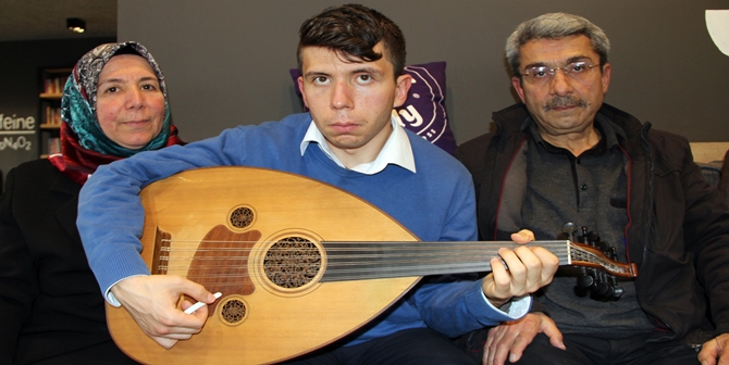 Otizmli Müzik Dehası 18 Enstrüman Çalıyor