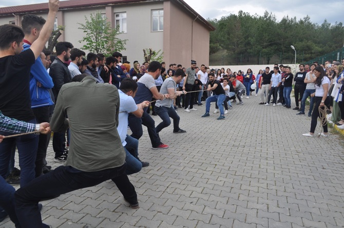Üniversiteliler Bahar Şenliğinde Eğlendi