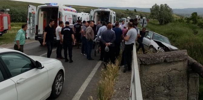 Otomobil Şarampole Uçtu: 3 Yaralı