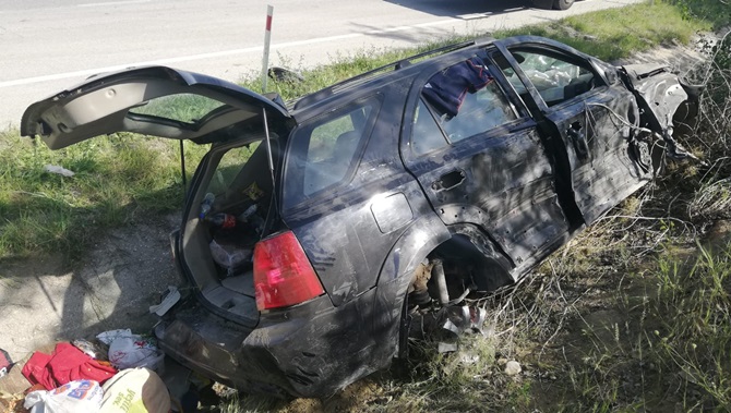 Alacahöyük Kavşağında Otomobil Devrildi