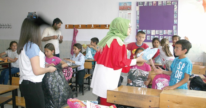 Köy Köy İyilik Dağıtıyorlar