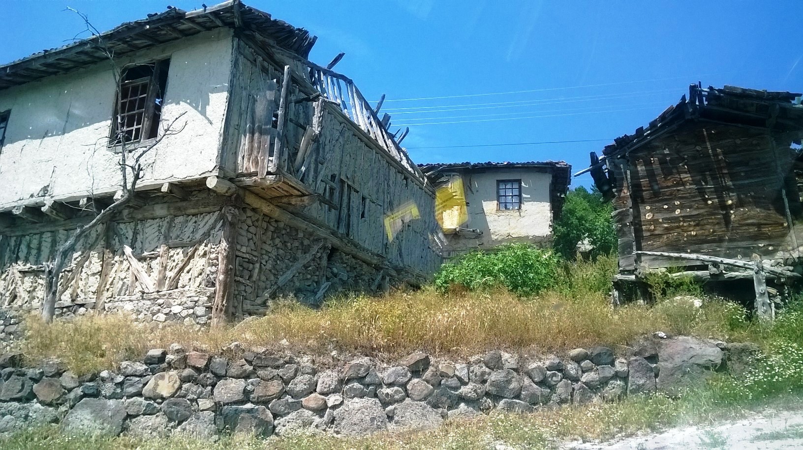 Tarihi Evler Kaderine Terk Edildi