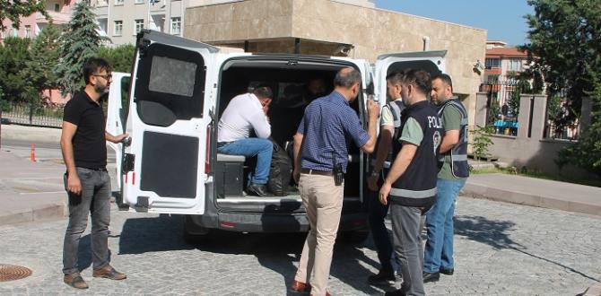 Silah Kaçakçıları Tutuklandı