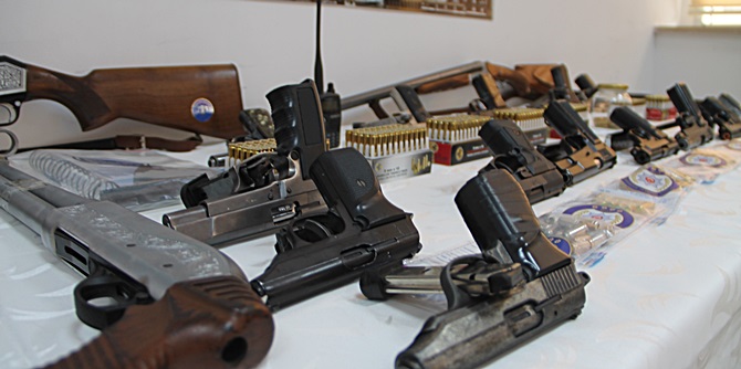 Silah Kaçakçılarına Operasyon