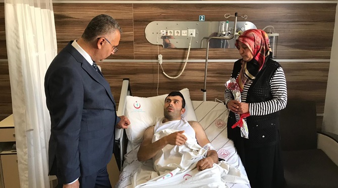 Ahlatcı’dan Hastalara Ziyaret