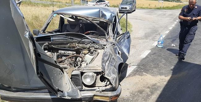 Otomobil İle Harfiyat Kamyonu Çapıştı