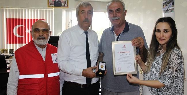 Kan Bağışında Altın Madalya Aldı